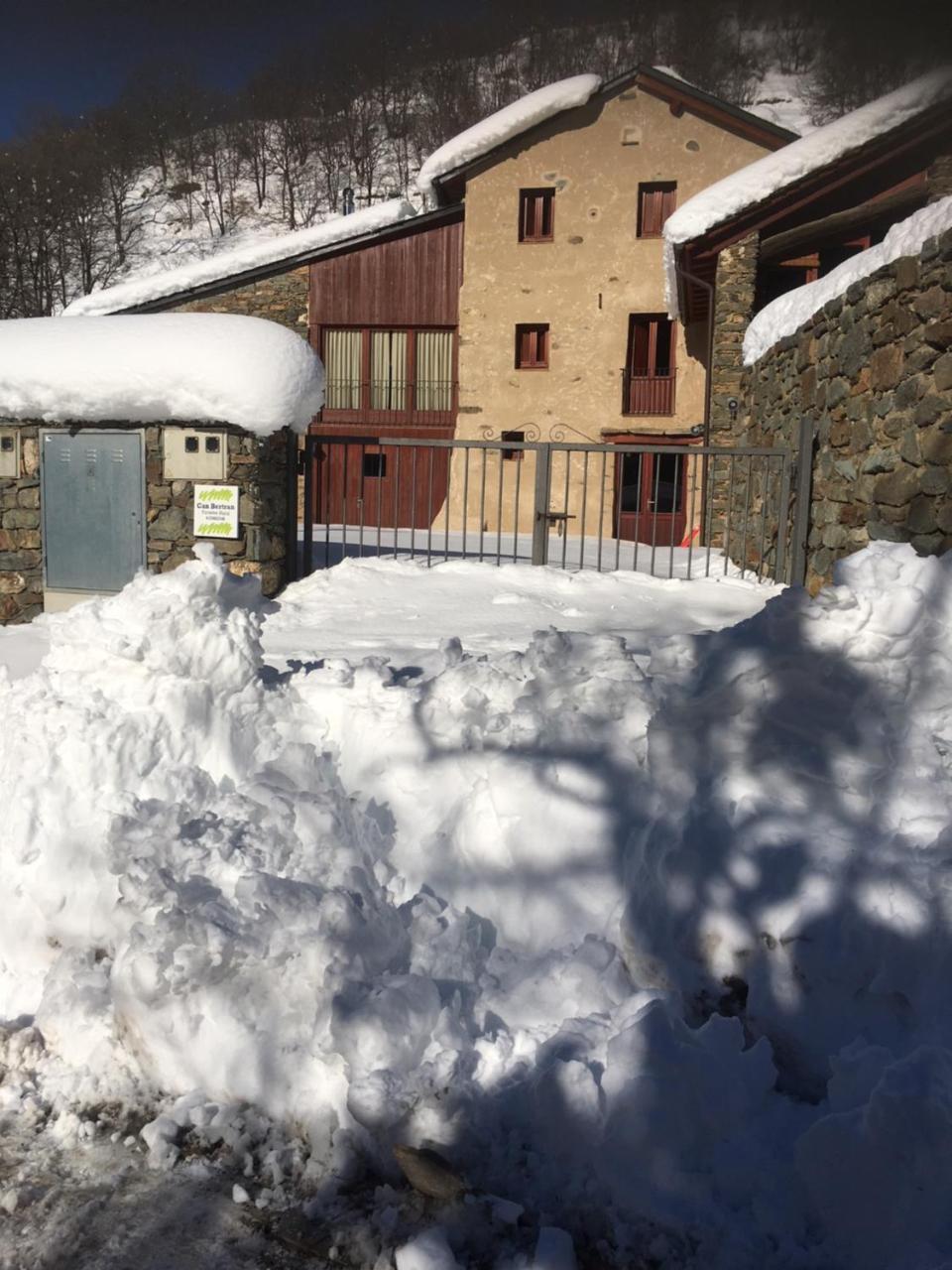 Can Bertran Fornells de la Muntanya Luaran gambar